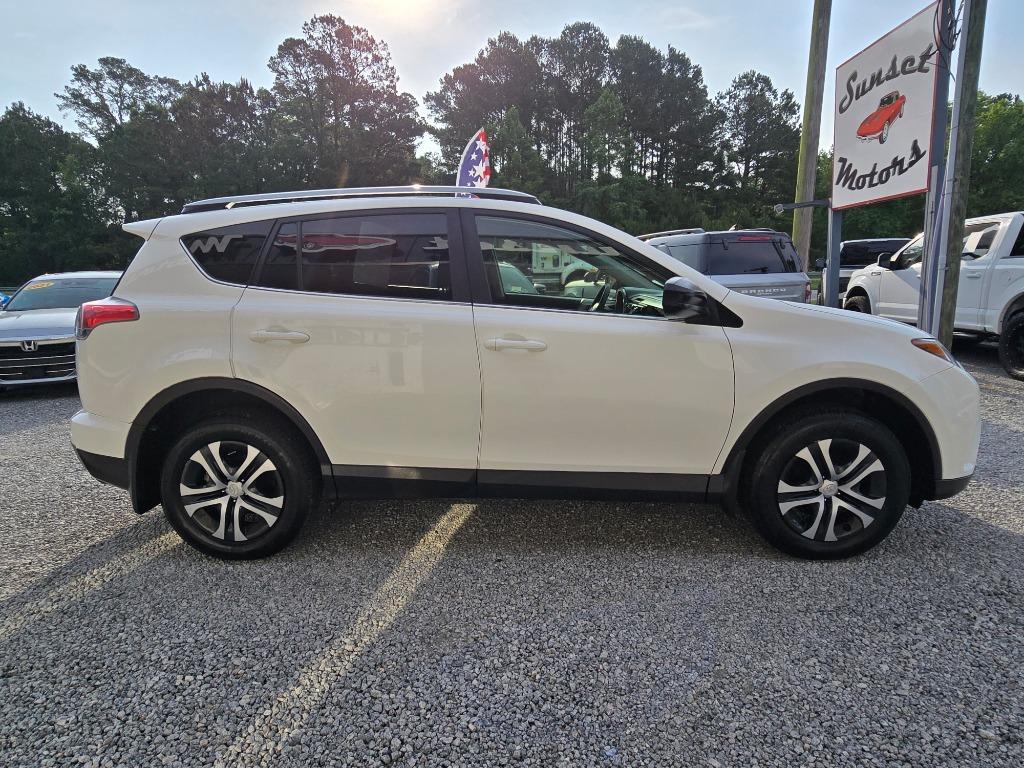 2017 Toyota RAV4 LE photo